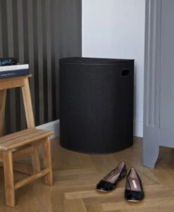 Cinas - Laundry  Skittentøykurv - Sort -UNOLIVING Butikk cinas laundry vasketoejskurv sort genbrugspapit vasketoejskurve CI00035 3 c049