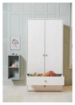 Roomie Garderobeskap M. 2 Dører - Grønn/Hvit -UNOLIVING Butikk flexa roomie garderobeskab m 2 laager groenhvid FL01234 6 1b4b