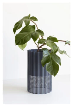 Hübsch Flow Blomsterkrukke I Grå Metall -UNOLIVING Butikk hubsch blomsterkrukke i graa metal krukker HU00316 3 f9ea