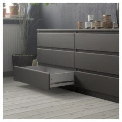 Naia Kommode - Mørkebrun - 70,1x153,6 -UNOLIVING Butikk naia kommode brun kommoder TV04271 3 1707