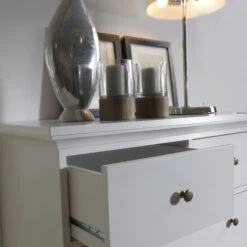 Paris Kommode - 139,7x96,2 -UNOLIVING Butikk paris kommode hvid m6 skuffer kommoder TV00335 9 17c7