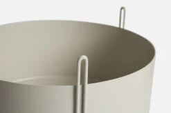 WOUD - Pidestall Flowerpot Medium - Grå 5 WOUD - Pidestall Flowerpot Medium - Grå -UNOLIVING Butikk woud pidestall flowerpot medium graa blomsterkasser WO00284 3 3a86